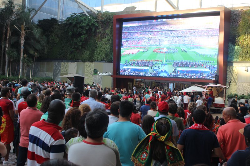 Dolce Vita Tejo transforma praça central em estádio para os jogos do Mundial de Futebol