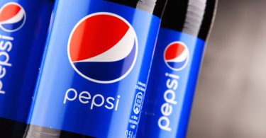 PepsiCo pretende poupar 67 000 milhões de garrafas plásticas descartáveis até 2025