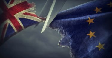 Comissão Europeia prepara questões fiscais e aduaneiras para “Hard Brexit”