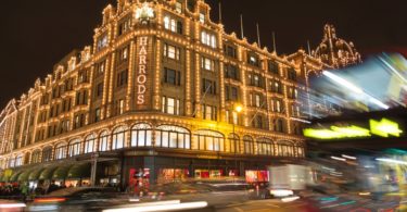 A Farfetch, plataforma de tecnologia global para a indústria de moda de luxo, irá lançar e gerir a plataforma de e-commerce global da Harrods, loja de departamento de marcas de luxo britânica, a partir de 2020.