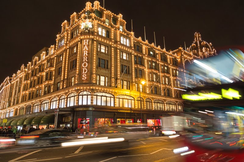 A Farfetch, plataforma de tecnologia global para a indústria de moda de luxo, irá lançar e gerir a plataforma de e-commerce global da Harrods, loja de departamento de marcas de luxo britânica, a partir de 2020.