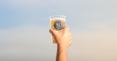 Nortada troca cervejas industriais por finos no Dia da Reciclagem