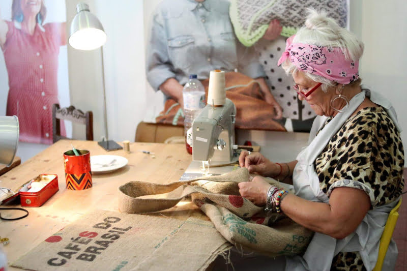 Kaffa e projeto ‘A Avó Veio Trabalhar’ juntam-se para reciclar sacas de café