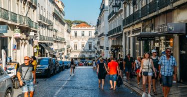 Lisboa e Porto destacam-se no crescimento do comércio de rua