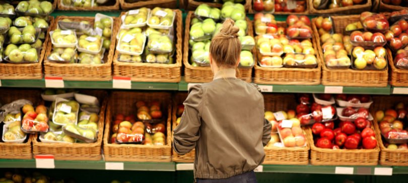 Sacos de plástico ultraleves proibidos no comércio em 2023