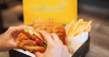 Frango frito e hambúrgueres dominam entregas da Glovo