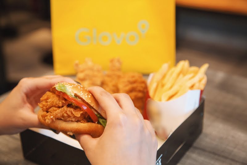 Frango frito e hambúrgueres dominam entregas da Glovo