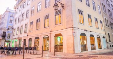 Starbucks abre nova loja na Rua de Santa Justa