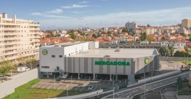 Mercado abre supermercado no Porto