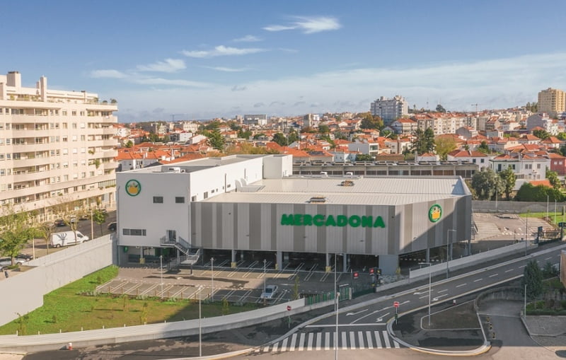 Mercado abre supermercado no Porto