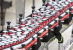 A The Coca-Cola Company pretende, até 2030, que pelo menos 25% das garrafas de vidro ou plástico sejam retornáveis ou reutilizáveis.