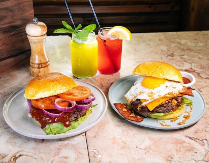 A Glovo já entrega as especialidades dos restaurantes do Grupo Sea Me, como o Prego da Peixaria, os hambúrgueres do Olívia, a gastronomia da taberna asiática Soão e a adega Dionísio.