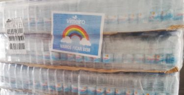 Vimeiro doa mais de 90 mil garrafas de água