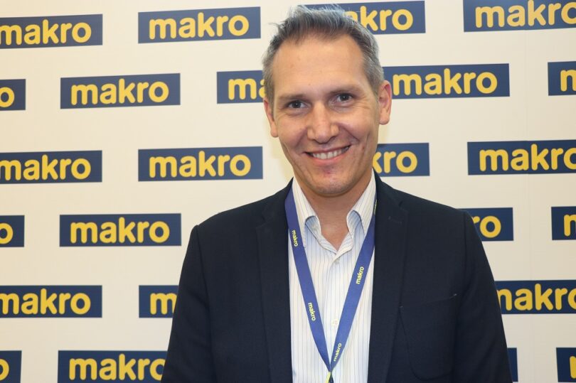 Makro David Albert II e
