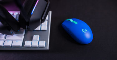 Logitech G anuncia nova linha de periféricos de cores vibrantes