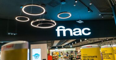 Fnac expande programa Restart com parceria entre CTT e Loop