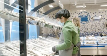 Cadeia de retalho Mercadona entregou 409 milhões de euros extra a colaboradores