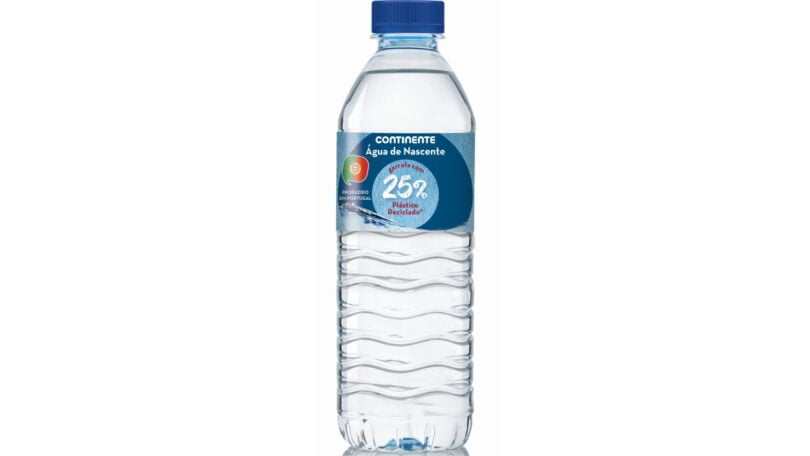 Continente poupa 400 toneladas de plástico com novas garrafas de água