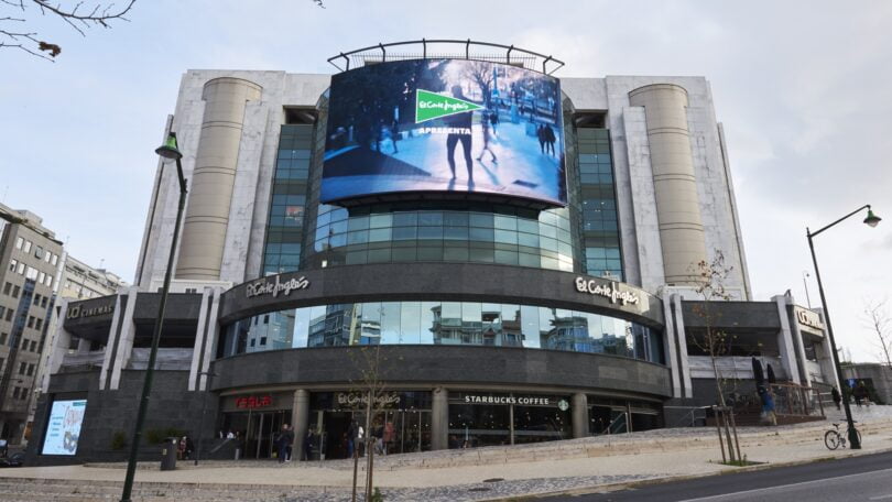 O El Corte Inglés está “perplexo” com continuação de proibição de venda de moda, decoração, têxtil-lar e eletrodomésticos em grandes armazéns.