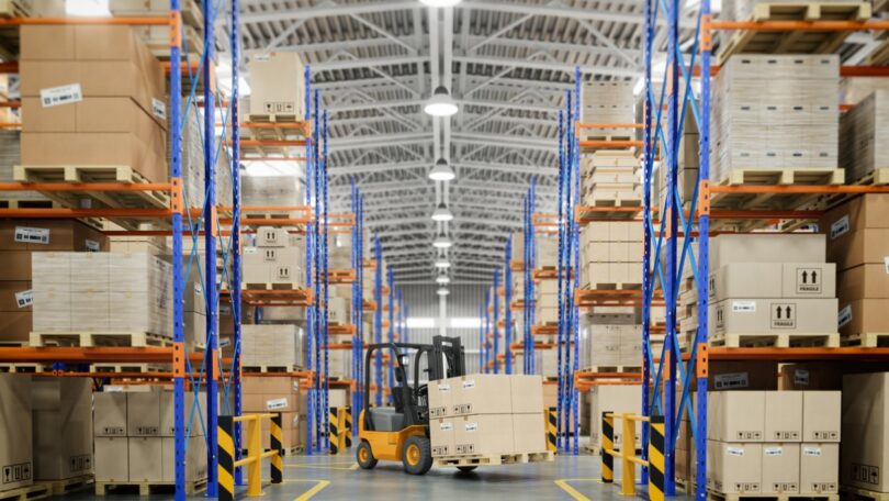 Até 2025 serão necessários mais 1,7 milhões de metros quadrados para acomodar e processar a devolução de produtos comprados online.