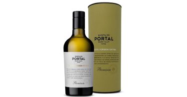 O Quinta do Portal Azeite Virgem Extra Premium foi premiado com uma medalha de ouro no EVO International Olive Oil Competition (IOOC).