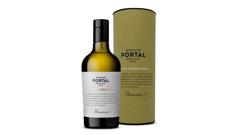 O Quinta do Portal Azeite Virgem Extra Premium foi premiado com uma medalha de ouro no EVO International Olive Oil Competition (IOOC).