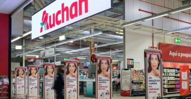 A in-Store Media fechou um acordo com a Auchan para desenvolver e gerir os espaços de comunicação com os consumidores (retail media).