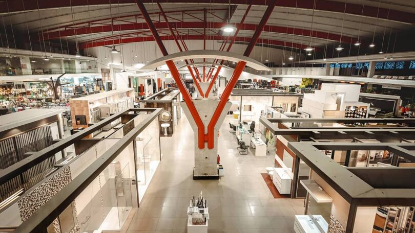 A Casa Peixoto, empresa nacional de comércio de materiais de construção e decoração, abriu a sua primeira loja no distrito de Aveiro.