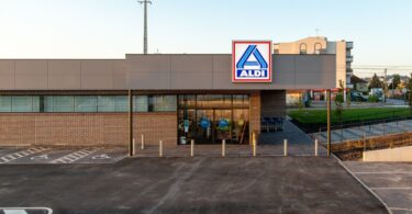 A Aldi abriu duas novas lojas em Portugal, uma em Vialonga (Vila Franca de Xira) e outra em Vila Praia de Âncora (Viana do Castelo).