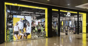 A JD Sports vai abrir a sua maior loja em Portugal, no centro comercial UBBO (Lisboa), criando 21 novos postos de trabalho.