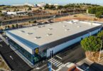O Lidl já abriu em Portugal a sua primeira loja numa área de serviço, um novo conceito para a retalhista a nível europeu.