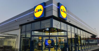 No âmbito da abertura da 265ª loja em Portugal, o Lidl reabilitou a zona envolvente do seu novo espaço em Oeiras, com um parque urbano.