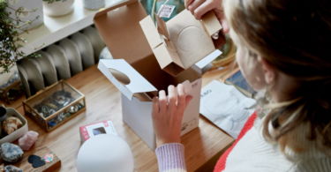 A IKEA quer eliminar progressivamente o plástico das embalagens dos seus produtos. O processo vai acontecer em diferentes fases.