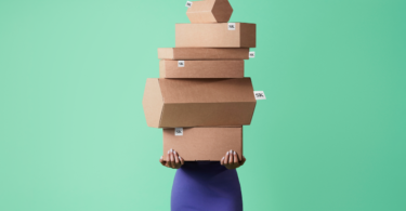 Quase metade dos compradores (44%) considera que embalagens sustentáveis desempenham um papel fundamental ao adquirir moda online.