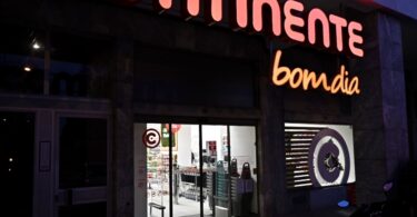 O Continente inaugurou um novo espaço na freguesia de Benfica, em Lisboa, tendo criado 15 postos de trabalho.