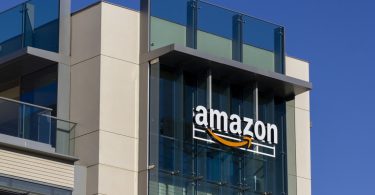 Amazon permite agora ‘experimentar’ óculos de sol através de realidade aumentada
