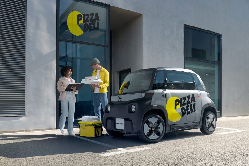 A Opel está a aumentar o leque de propostas do seu quadriciclo Rocks-e, elétrico e sem emissões, através de uma nova versão para entrega de encomendas. Em comunicado, a empresa informa que o Rocks-e KARGO oferece mais de 400 litros de volume flexível de carga e 140 quilos de carga útil.