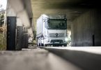 Mercedes-Benz eActros 300 atravessa o Arlberg Pass na Áustria