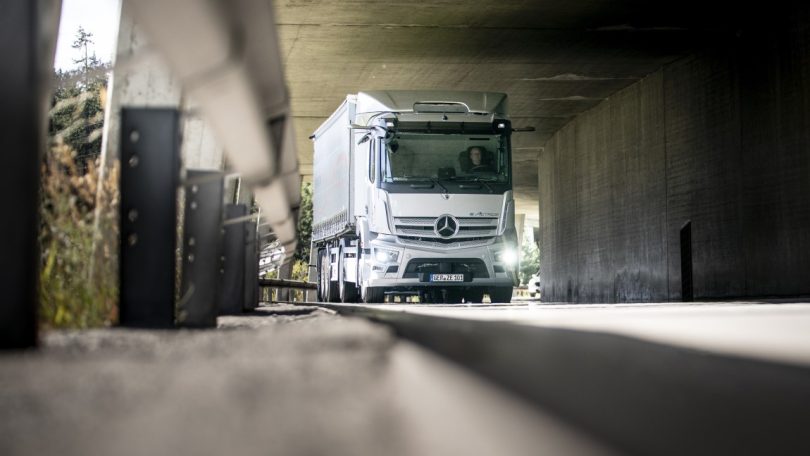 Mercedes-Benz eActros 300 atravessa o Arlberg Pass na Áustria