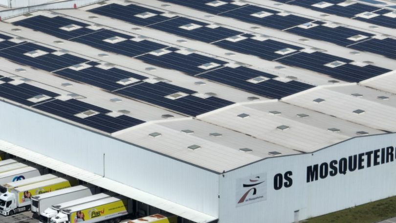 Base logística d’Os Mosqueteiros com sistema fotovoltaico que cobre 22% do seu consumo