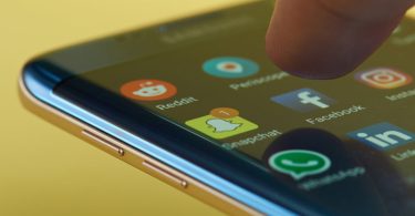 Facebook cria centro operacional em Barcelona para acabar com notícias falsas