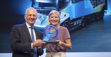 Mercedes-Benz eActros LongHaul vence o prémio “2023 Truck Innovation Award”