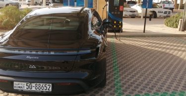 Volt-e instala primeira estação de carregamento a energia solar no Kuwait