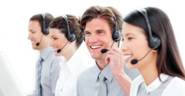Operadores de call center correm risco de perder audição
