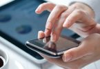 Consumidor do futuro domina a tecnologia, gosta de lojas físicas e procura experiências de compra