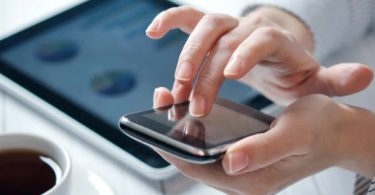 Consumidor do futuro domina a tecnologia, gosta de lojas físicas e procura experiências de compra