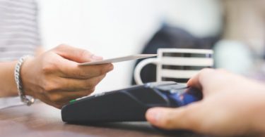 Contactless e transações no e-commerce crescem em tempos de pandemia