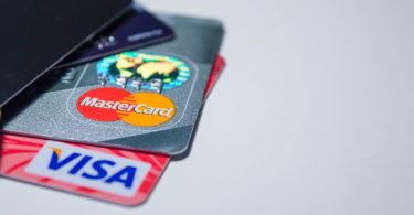 Pagamentos nas lojas físicas aumentam