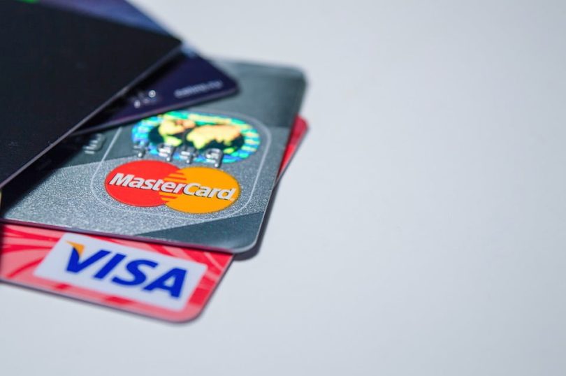 Pagamentos nas lojas físicas aumentam