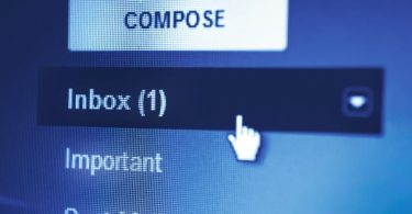 Consumidores continuam a preferir o email para contactar com as empresas